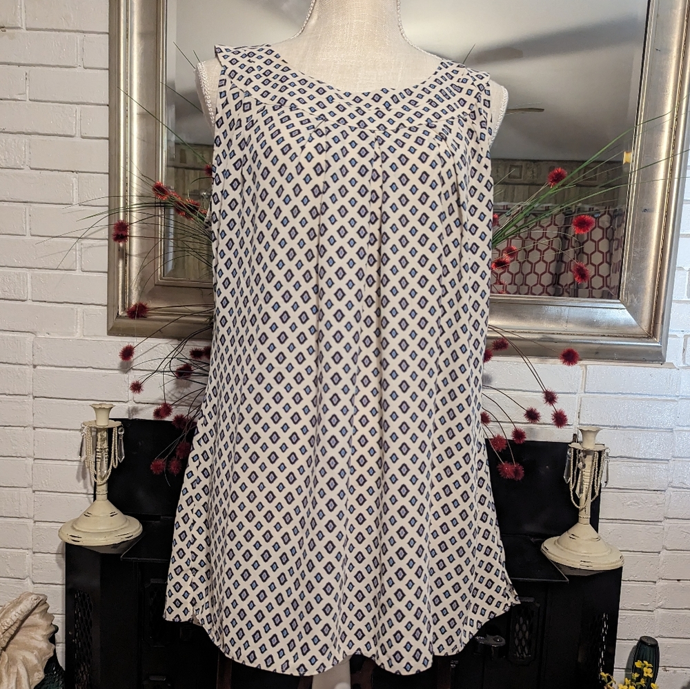 🔥CAbi Sleeveless Tank Top Size Large